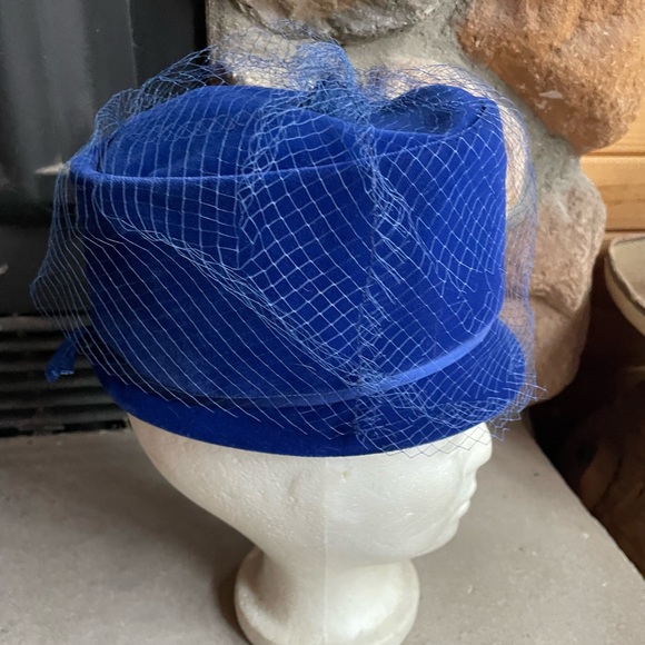 Vintage Accessories - 1950s Linda Farrell Velvet‎ Tall Hat
